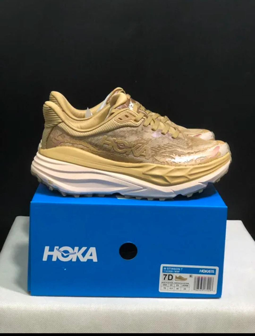 HOKA Stinson 7 – נעלי פרימיום לשטח ולהליכה, עם יציבות, שיכוך והגנה מלאה