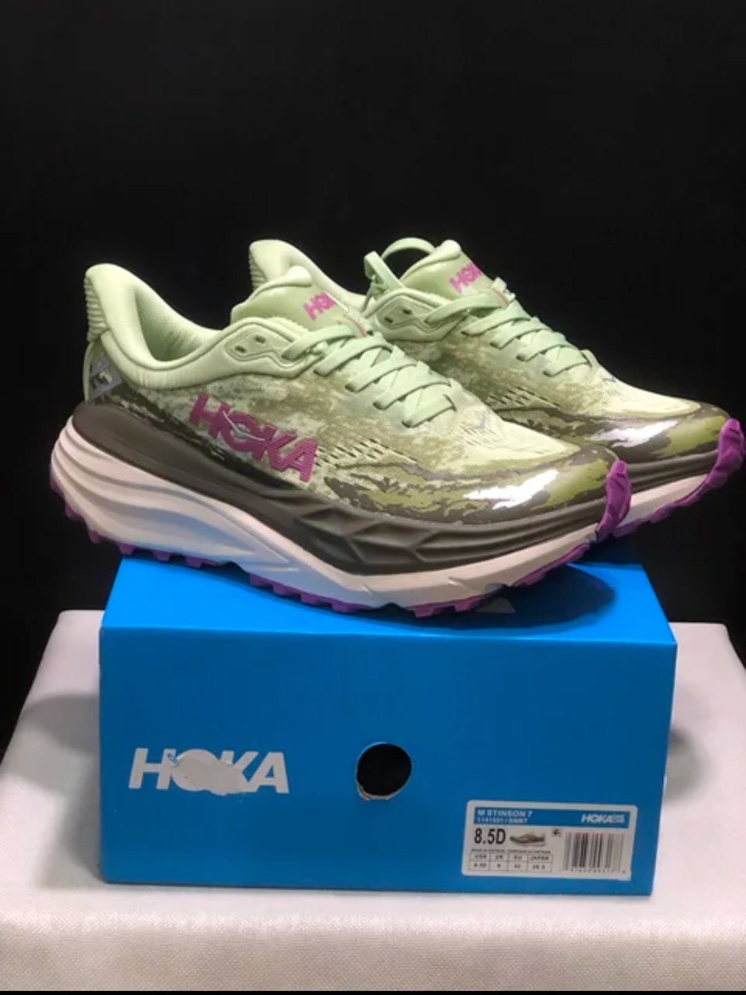 HOKA Stinson 7 – נעלי פרימיום לשטח ולהליכה, עם יציבות, שיכוך והגנה מלאה