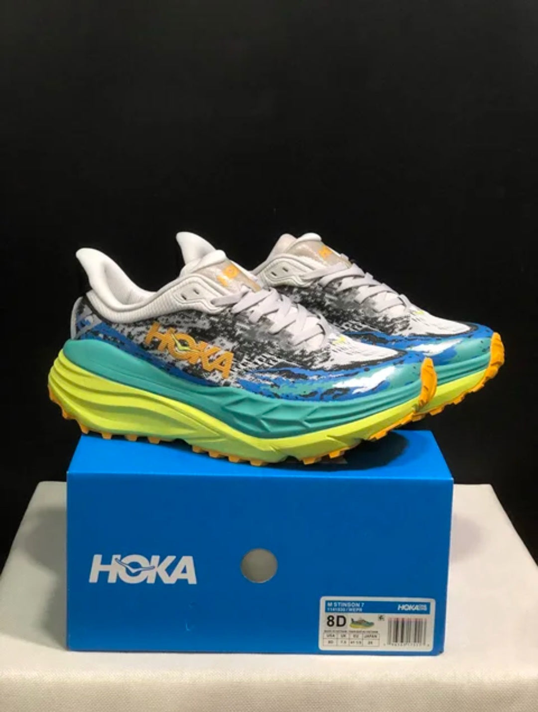 HOKA Stinson 7 – נעלי פרימיום לשטח ולהליכה, עם יציבות, שיכוך והגנה מלאה