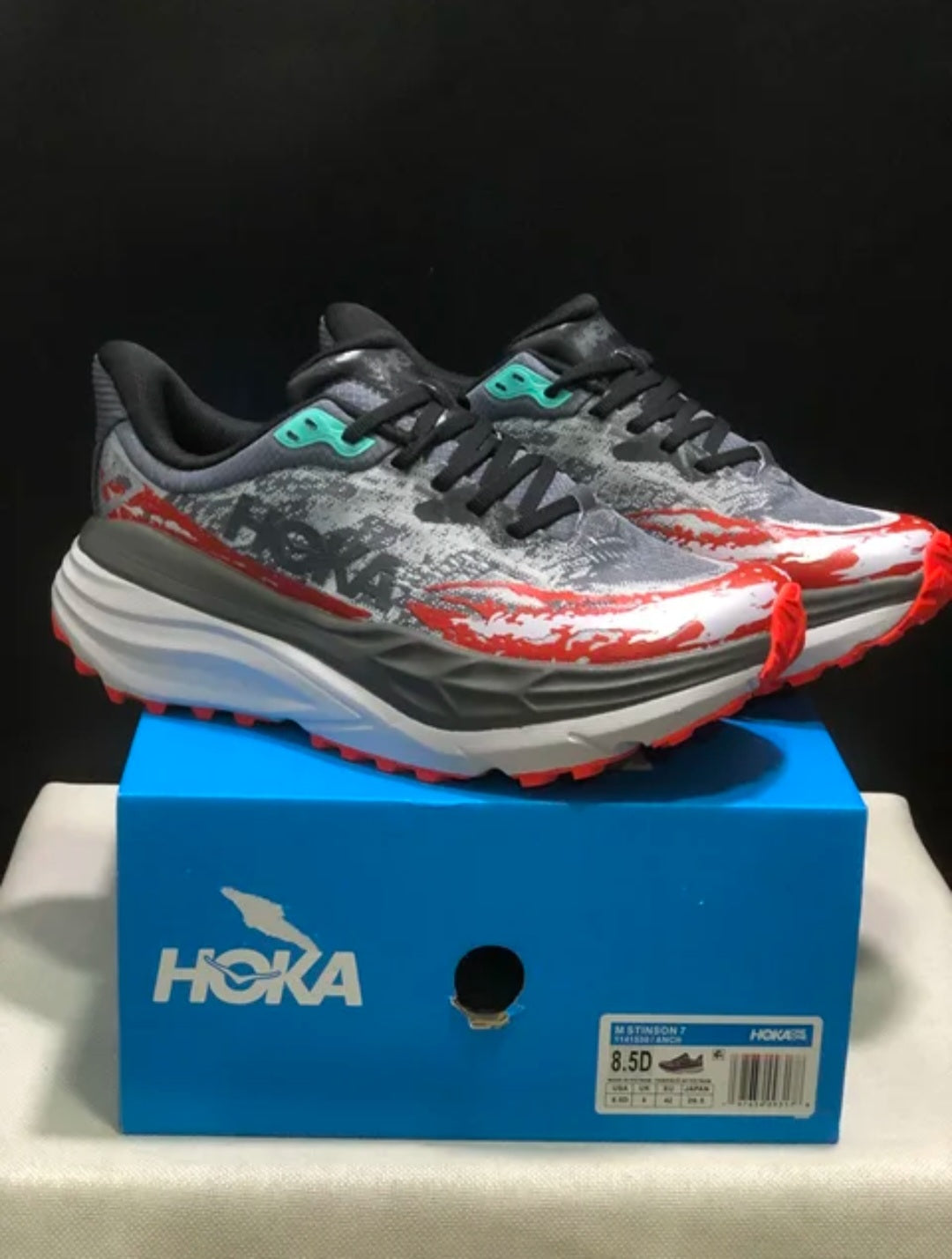 HOKA Stinson 7 – נעלי פרימיום לשטח ולהליכה, עם יציבות, שיכוך והגנה מלאה