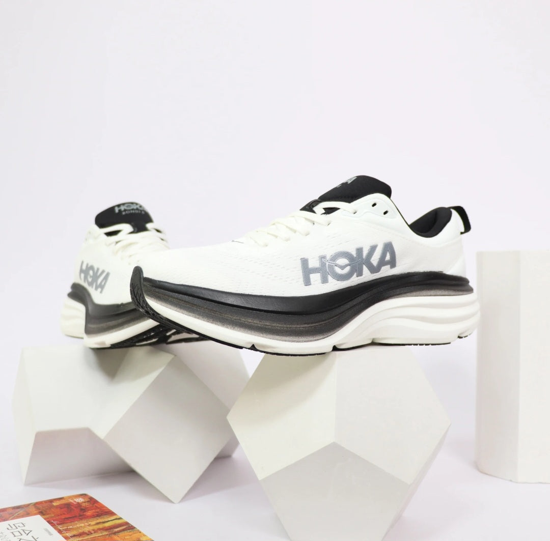 נעלי Bondi 8 Hoka מציעות את אחת מחוויות הריצה הרכות, היציבות והנוחות ביותר בעולם.