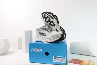 נעלי Bondi 8 Hoka מציעות את אחת מחוויות הריצה הרכות, היציבות והנוחות ביותר בעולם.