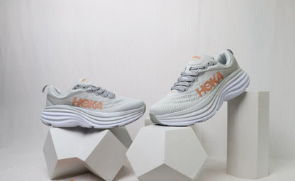 נעלי Bondi 8 Hoka מציעות את אחת מחוויות הריצה הרכות, היציבות והנוחות ביותר בעולם.