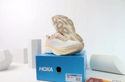 נעלי Bondi 8 Hoka מציעות את אחת מחוויות הריצה הרכות, היציבות והנוחות ביותר בעולם.