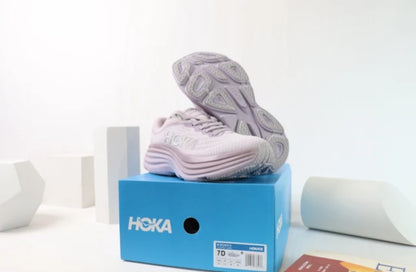 נעלי Bondi 8 Hoka מציעות את אחת מחוויות הריצה הרכות, היציבות והנוחות ביותר בעולם.