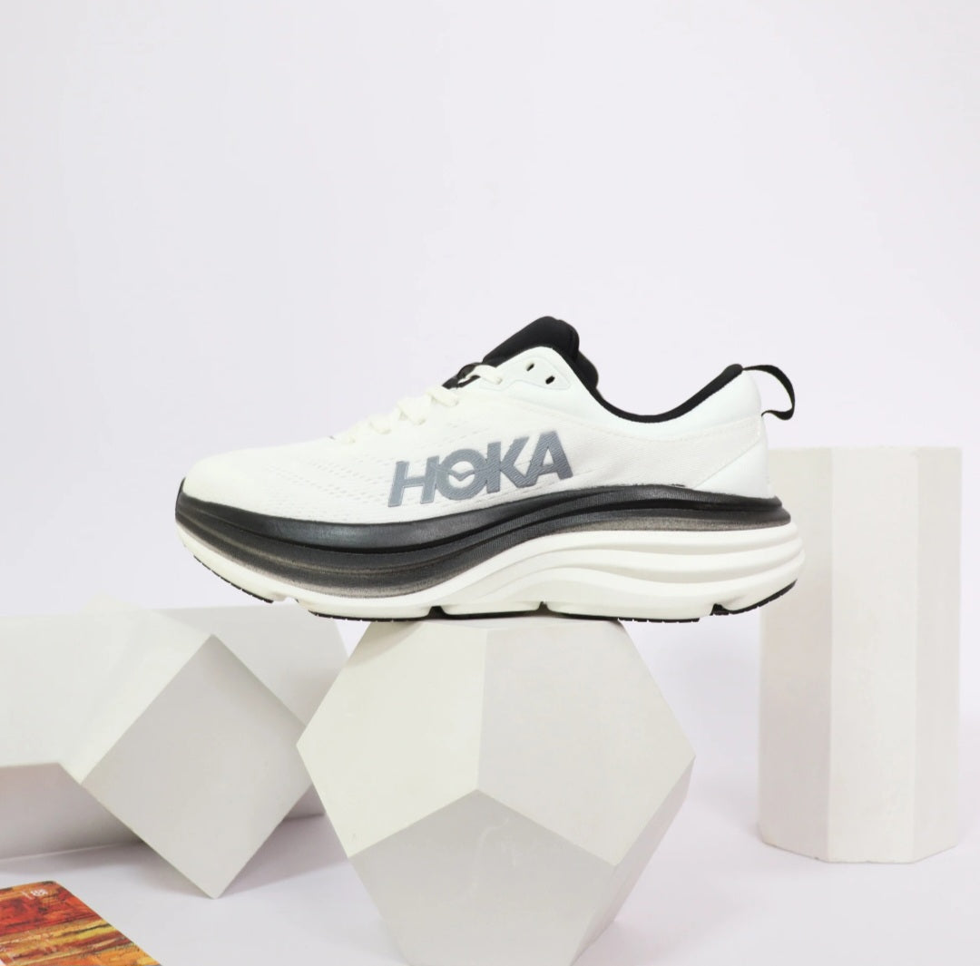 נעלי Bondi 8 Hoka מציעות את אחת מחוויות הריצה הרכות, היציבות והנוחות ביותר בעולם.
