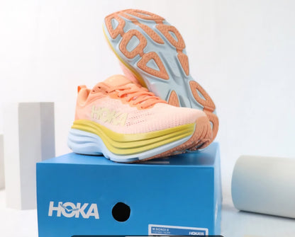 נעלי Bondi 8 Hoka מציעות את אחת מחוויות הריצה הרכות, היציבות והנוחות ביותר בעולם.