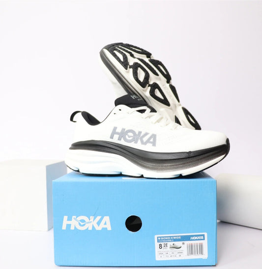 נעלי Bondi 8 מבית Hoka מציעות את אחת מחוויות הריצה הרכות, היציבות והנוחות ביותר בעולם. עם ספיגה משופרת, קצף קל במיוחד לביצועים מקסימלים