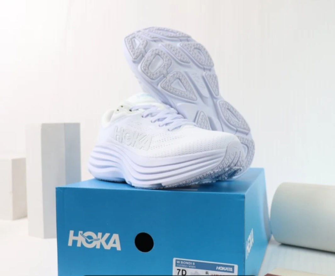 נעלי Bondi 8 Hoka מציעות את אחת מחוויות הריצה הרכות, היציבות והנוחות ביותר בעולם.